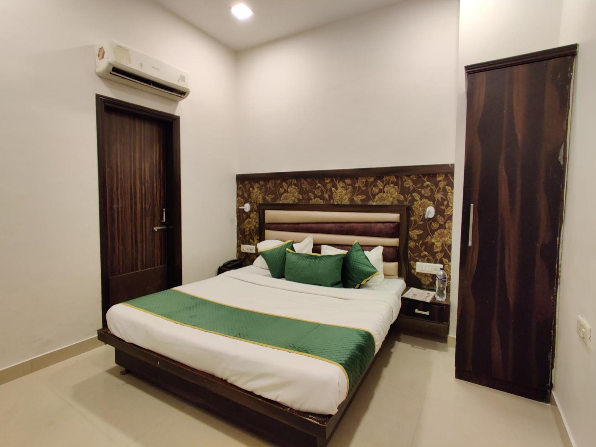 Hotel The Grandpark Амритсар Екстериор снимка